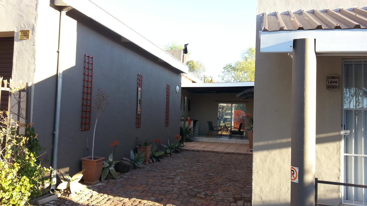 Lazy Gecko Accommodation Cradock Exterior photo
