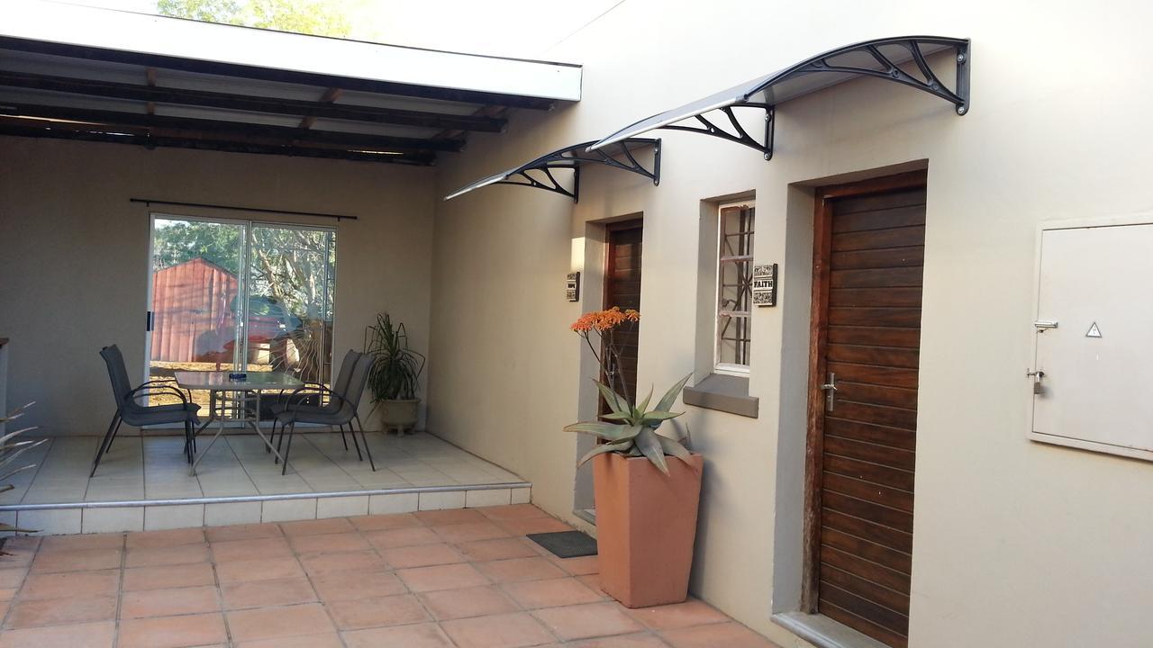 Lazy Gecko Accommodation Cradock Exterior photo