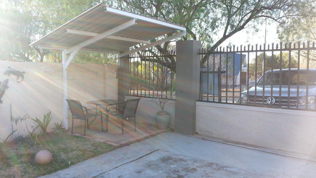 Lazy Gecko Accommodation Cradock Exterior photo
