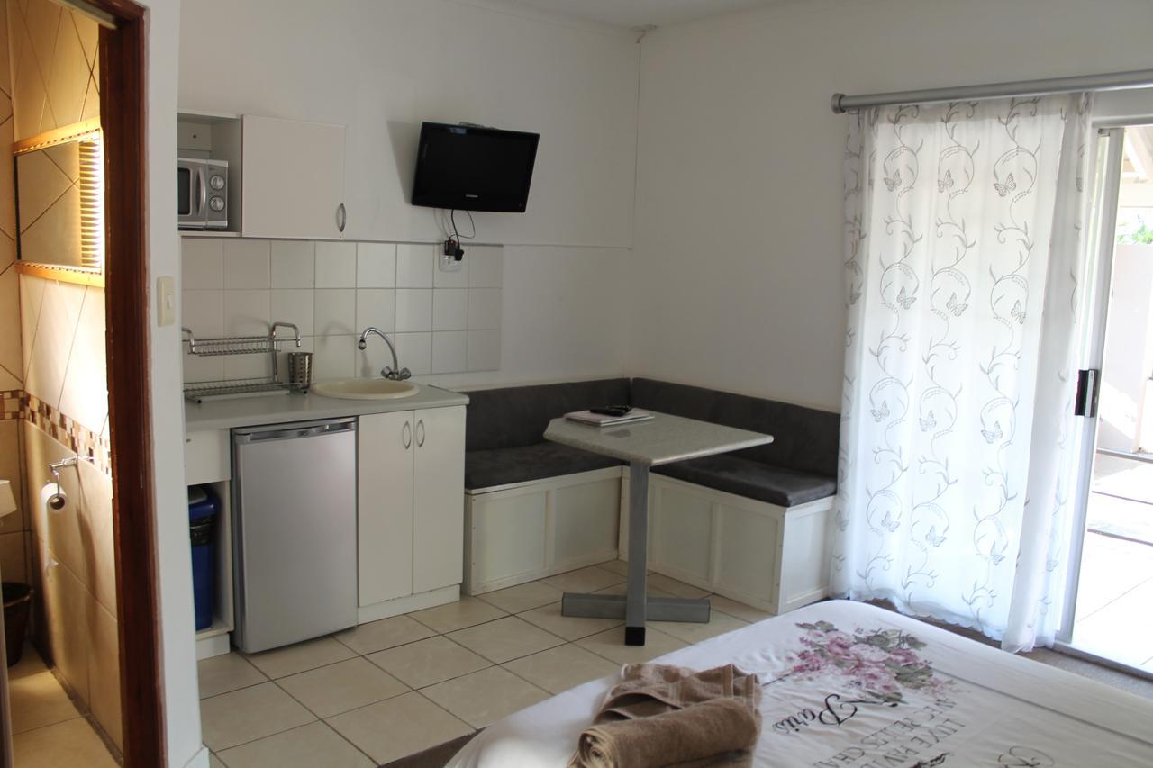 Lazy Gecko Accommodation Cradock Exterior photo