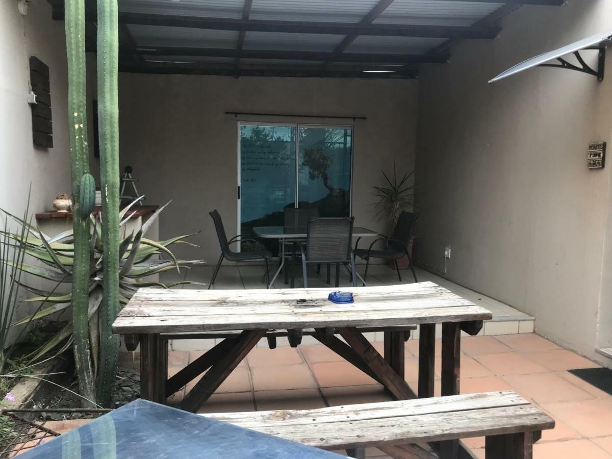 Lazy Gecko Accommodation Cradock Exterior photo