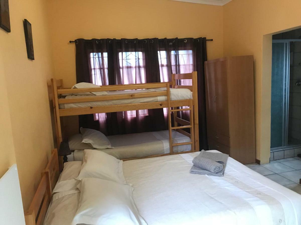 Lazy Gecko Accommodation Cradock Exterior photo