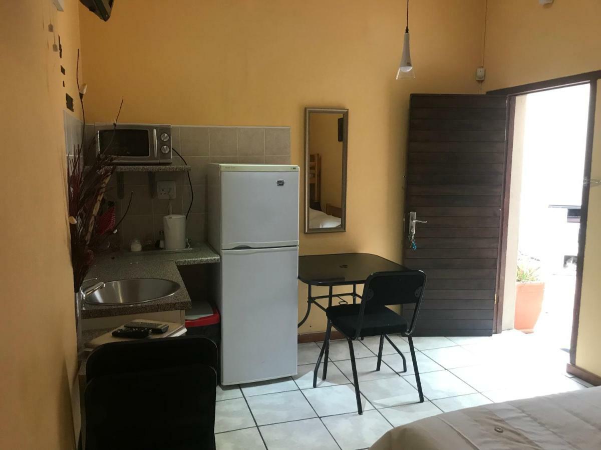 Lazy Gecko Accommodation Cradock Exterior photo