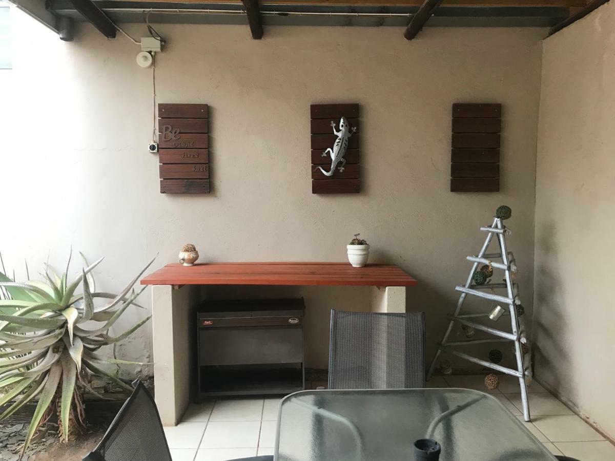 Lazy Gecko Accommodation Cradock Exterior photo